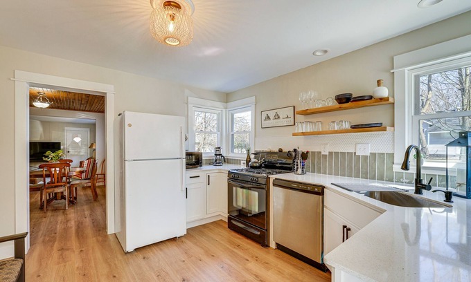 Beachwood-Bluffton Cottage | Charming Muskegon Cottage - Walk to Lake Michigan!