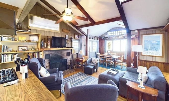 Manasquan Cottage | Charming "Nantucket Style" cottage in Manasquan. 10 Blocks from Sea Girt Beach!