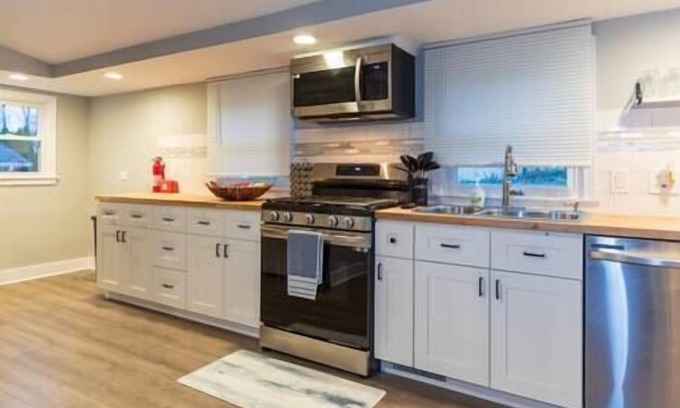 South Elgin House | Charming Nature Lover's Retreat near St. Charles