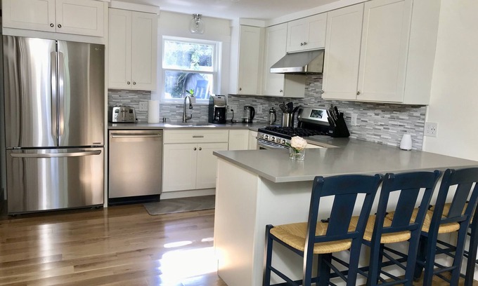 Nantucket Town Condo | Charming new renovated 3 bed/1 Bath condo sleeps 6+Walk & Bike to everything