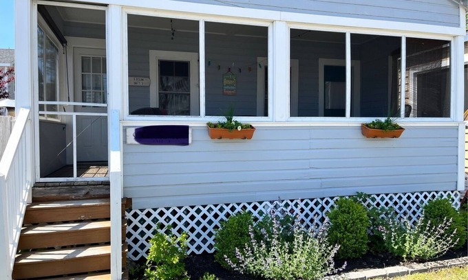 Ocean Park Cottage | Charming, newly renovated 2-bedroom cottage in Old Orchard 100 yds to the beach