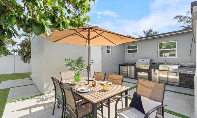 Southside House | Charming, newly remodeled 3-bedroom house in West Palm Beach, near water.n