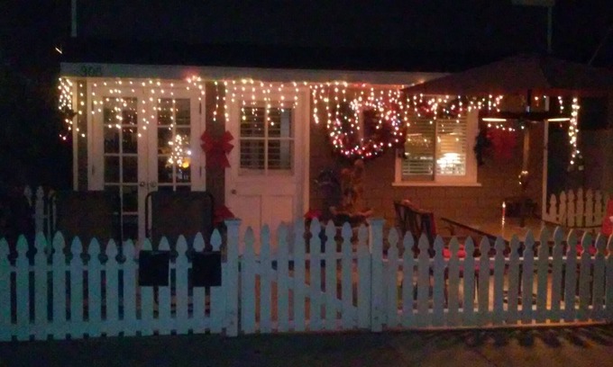 West Newport Cottage | CHARMING NEWPORT BEACH COTTAGE CLOSE TO BEACH AND BAY ON THE PENNISULA.