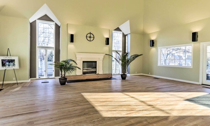 Norwich Condo | Charming Norwich Condo w/ Pool Access!
