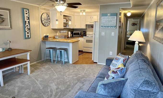 Midtown Ocean City Condo | Charming Ocean Block Condo! Mid town, Across from Convention Ctr NEW BATHROOM!