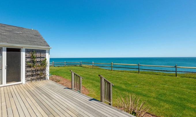 Siasconset House | Charming Ocean View Cottage in Sconset