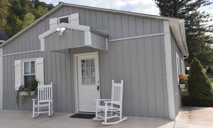 Bedford Apartment | Charming One or Two-Person Getaway Studio in Historic Bedford