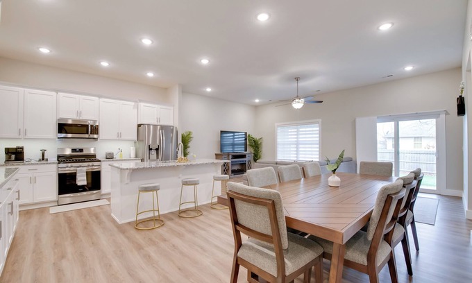 Ozark House | Charming Ozark Abode w/Yard & Pool Access