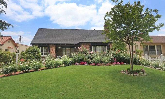 Pasadena House | Charming Pasadena English Cottage