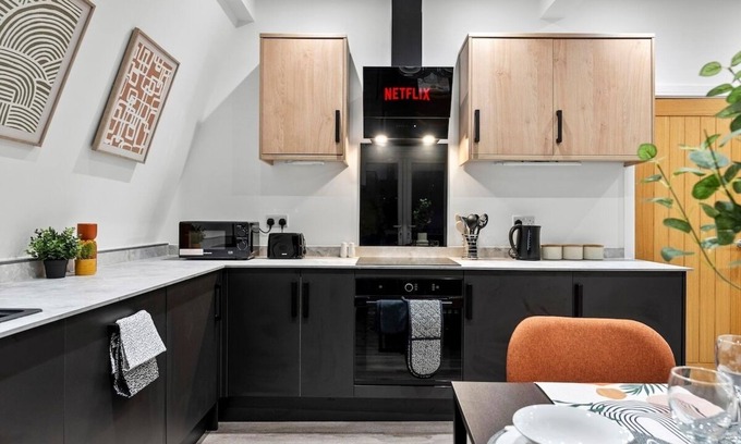 Worthing House | Charming Penthouse in Worthing - Sleeps 6