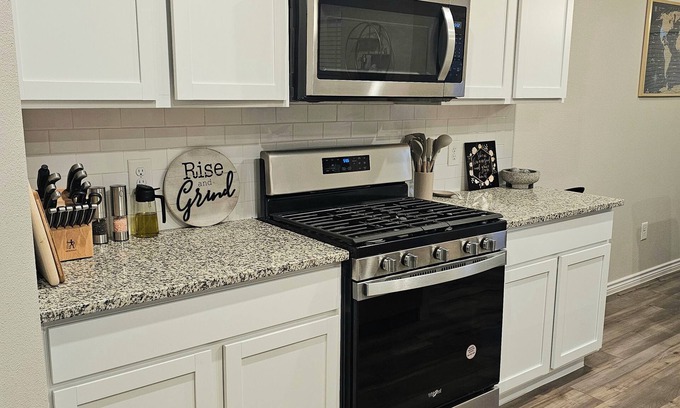 South Side House | Charming pet-friendly 3-bedroom house with yard in delightful Corpus Christi