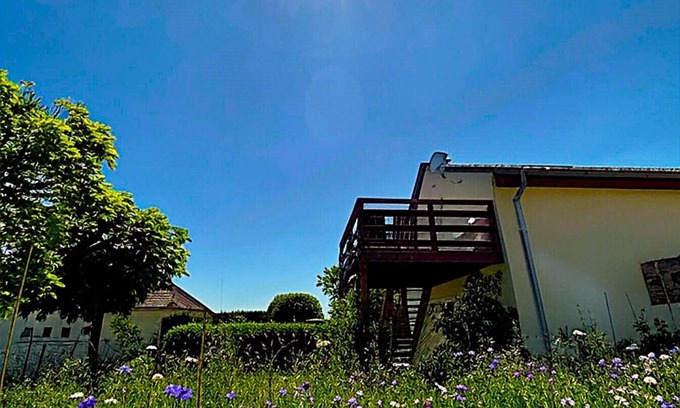 Voegtlinshoffen House | Charming pet friendly bungalow in the Vineyards with garden, deck and AC