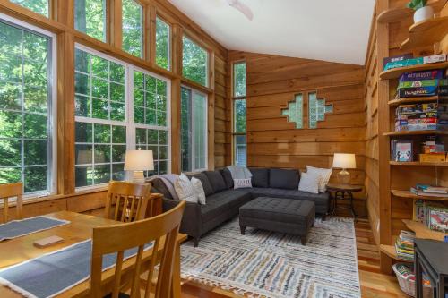 Black Mountain House | Charming Pet-Friendly Cottage Walkable to Town!