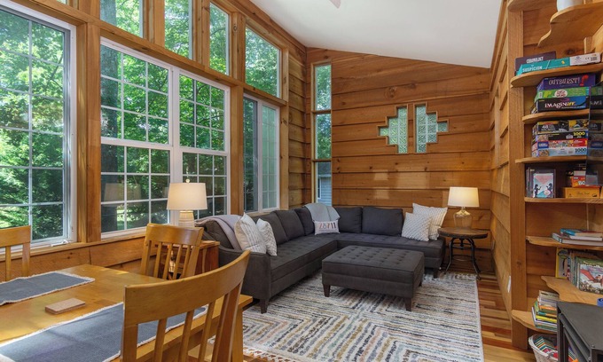 Black Mountain Cottage | Charming Pet-Friendly Cottage Walkable to Town!