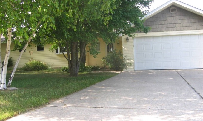 Indian River House | Charming Pet-Friendly Indian River Canal Home w/River Access to the Lakes!