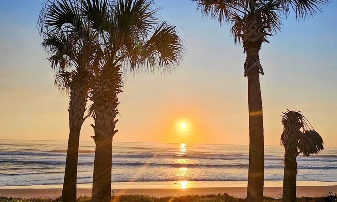 Ellinor Village House | Charming Pet Friendly Beach House! Quiet neighborhood, Steps away from the beach