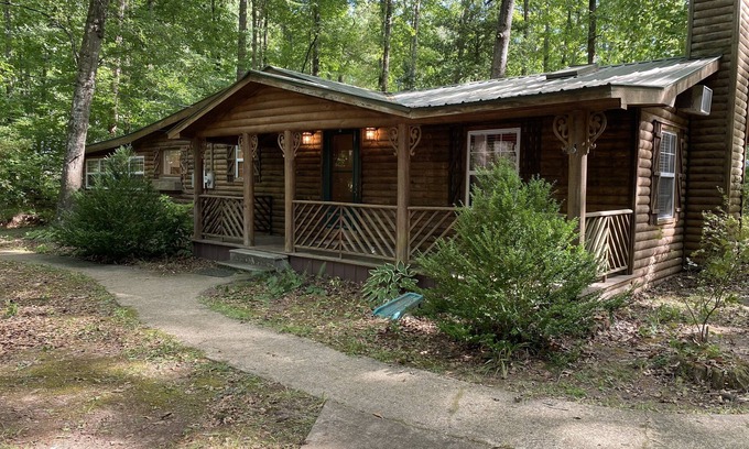 Iuka Cabin | Charming & Pet Friendly! Cabin in Iuka MS- near JP Coleman State Park