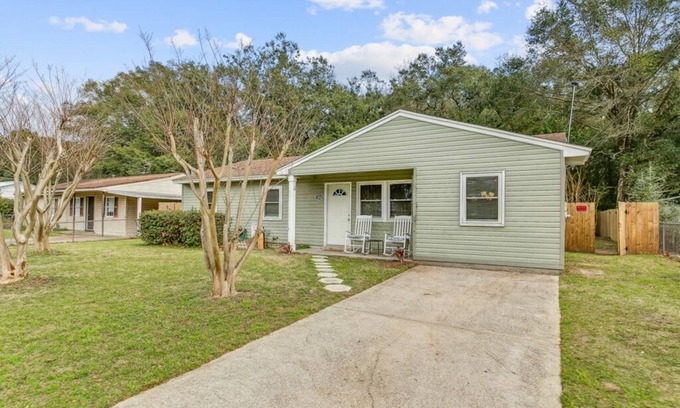Bellview House | Charming Pet Friendly -3B Pensacola - Close to Bases!