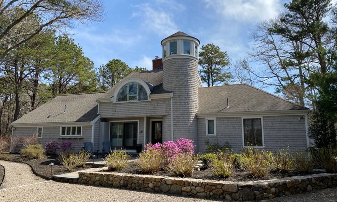 Mashpee House | Charming pond front New Seabury resort area