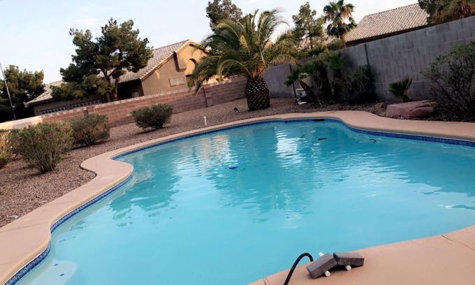 North Las Vegas House | Charming Private Oasis- Approx 10 min to strip, Arcade Machine,FootMassagers