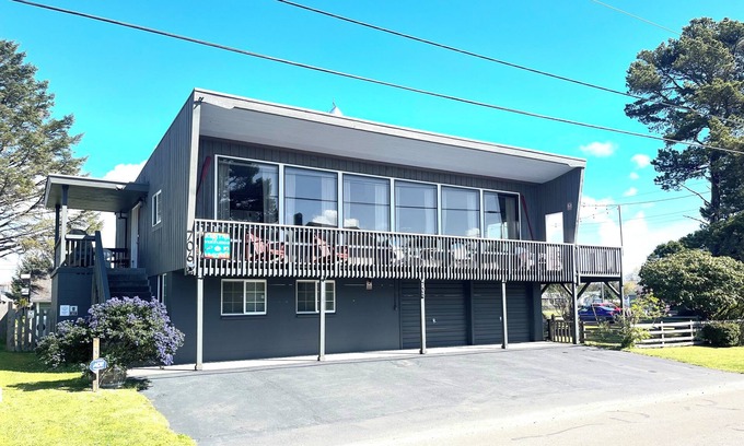 Long Beach House | Charming Private Home - 1 block walk to the beach, 4 blocks from city center.