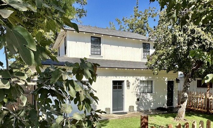 Roosevelt House | Charming private Hughes property guesthouse