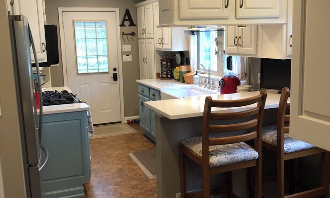 Homecroft House | Charming, quaint 2 bed/1BA bungalow 15 minutes from downtown Indy