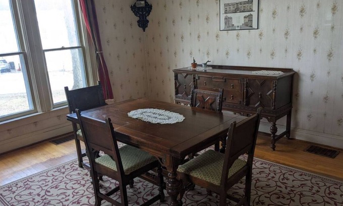 West Eaton House | Charming Queen Anne near Colgate University