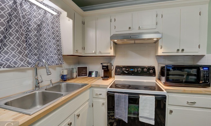 Highland Historic District House | Charming Remodeled Home close to several hospitals, downtown,.