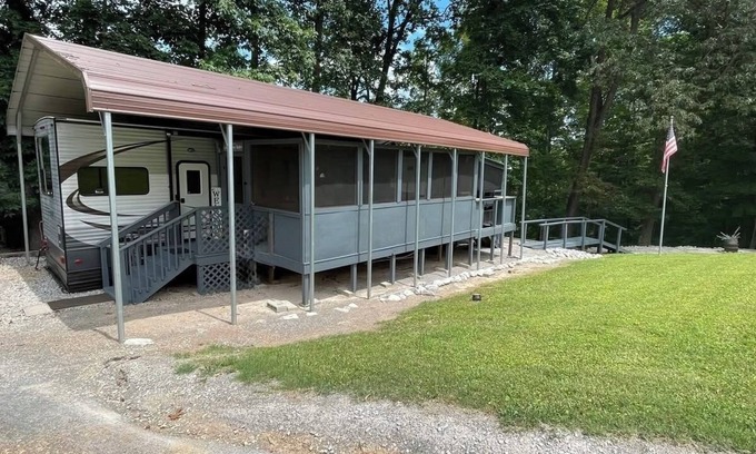 Rocky Top House | Charming rental in Rocky Top, TN-walking distance to Norris lake and marina!