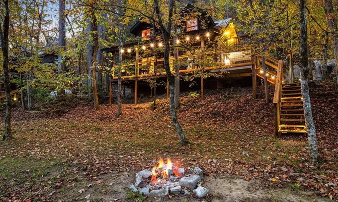 Townsend Cabin | Charming Riverfront Cabin* EV Chrg * Fish * Swim *