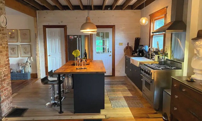 Damascus Other | Charming Riverside Retreat Getaway with Scenic Views