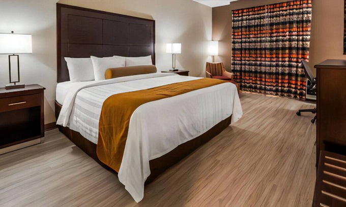 Waldron House | Charming Room for Romantic Getaway! W/ Balcony