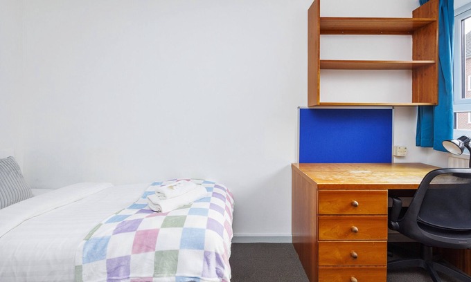 Bramcote Apartment | Charming Room Near Highfields Park
