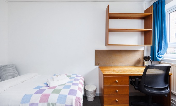 Bramcote Apartment | Charming Room Near Highfields Park