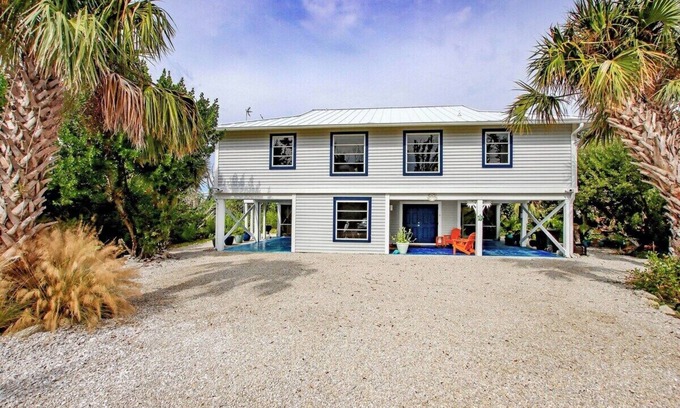 Sanibel House | Charming Sanibel Island Home Minutes From The Beach - Catch of the Day
