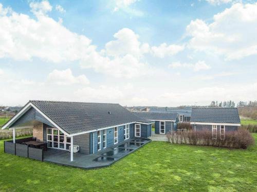 Skaven Strand House | Charming Sauna Cottage-By Traum