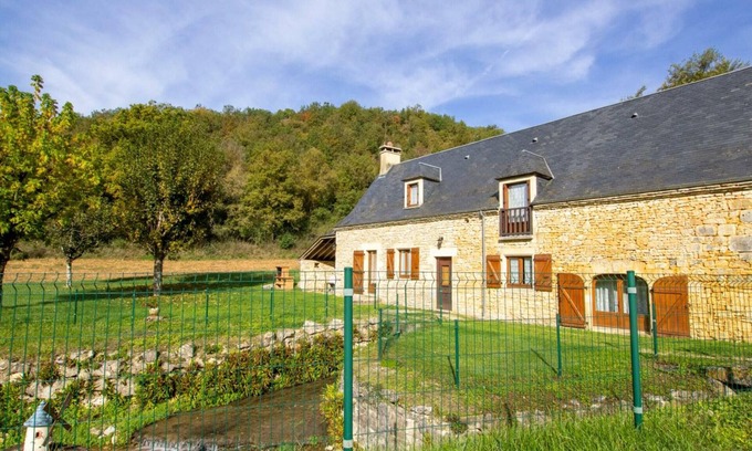 Borreze Cottage | Charming Secluded House with Wood Stove, Near Dordogne and Sarlat, Pet-Friendly