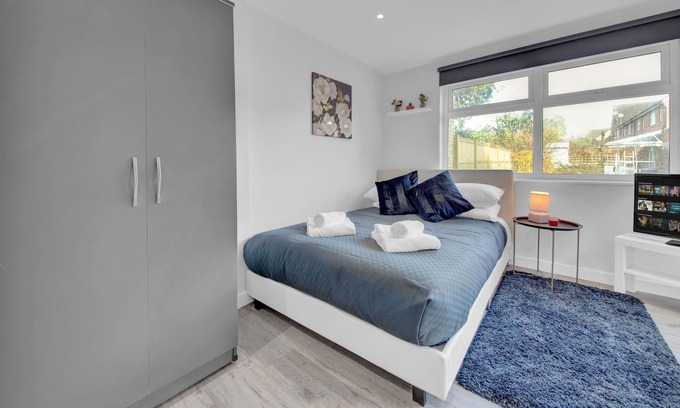 Hillingdon Apartment | Charming Serviced Studio West Drayton London UB7