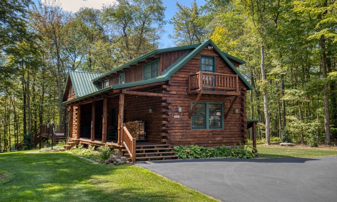 Hidden Valley House | Charming Ski In/Ski Out Log Cabin at Hidden Valley