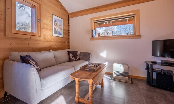 Les Bossons Ski Chalet | Charming small chalet with Aiguille du Midi view
