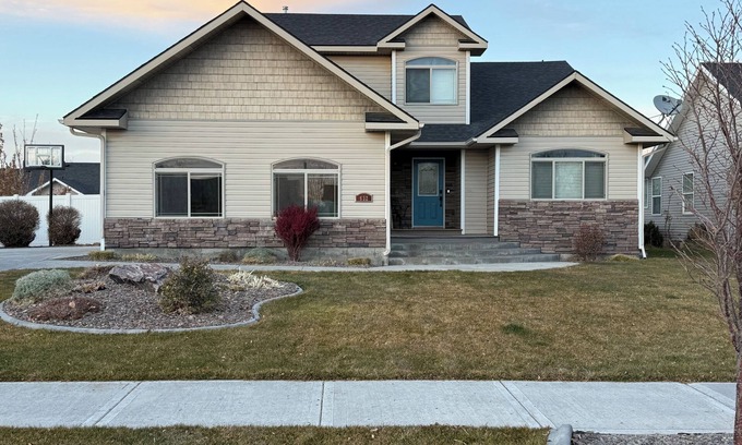 Idaho Falls House | Charming Spacious Modern 4 bedroom, 3 bathroom Home in town, pet friendly