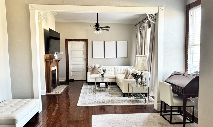Spanish Town Historic District Condo | Charming Spanish Town Chalet centrally located for Baton Rouge food and fun