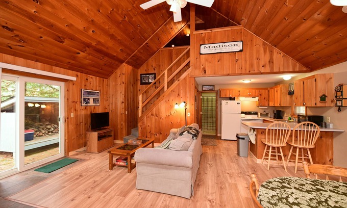 Eidelweiss Village House | Charming Standalone Home, Close to Sandy Beach w 2 Kayaks