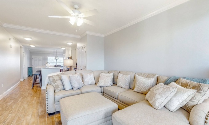 Mexico Beach Condo | Charming stay near the sea with balcony, open layout, smart TVs, & W/D