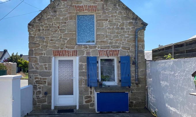 Etel House | Charming Stone House for 2 in Etel - Close to Beaches, Shops, and Nautical Sports