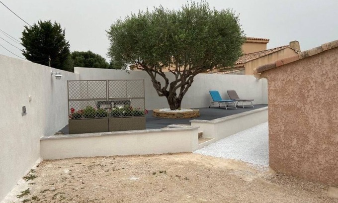 Ceyreste Apartment | Charming Studio 4 people, 34 m² air conditioning, pool access