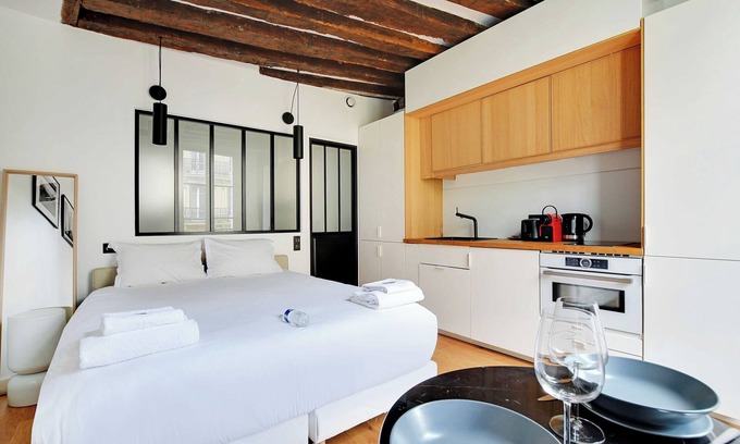 Les Iles Apartment | Charming Studio A/C - 2P - Le Marais