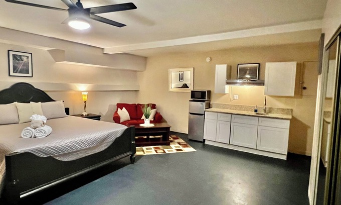 Burbank Apartment | Charming Studio Apartment in Burbank close to Hollywood, Warner & Disney Studios