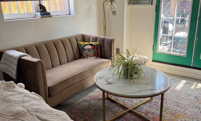 Washington Park Cottage | Charming studio cottage in Wash Park area with WiFi, AC